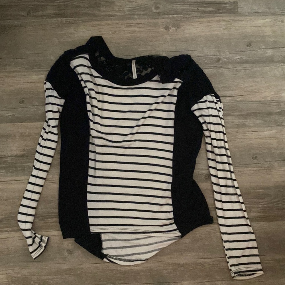 Black/white lace top